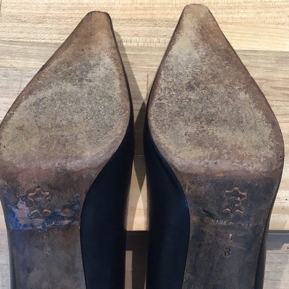 Saks Fifth Avenue Black Leather Pointed Toe Heels Size 8 B - Picture 11 of 12